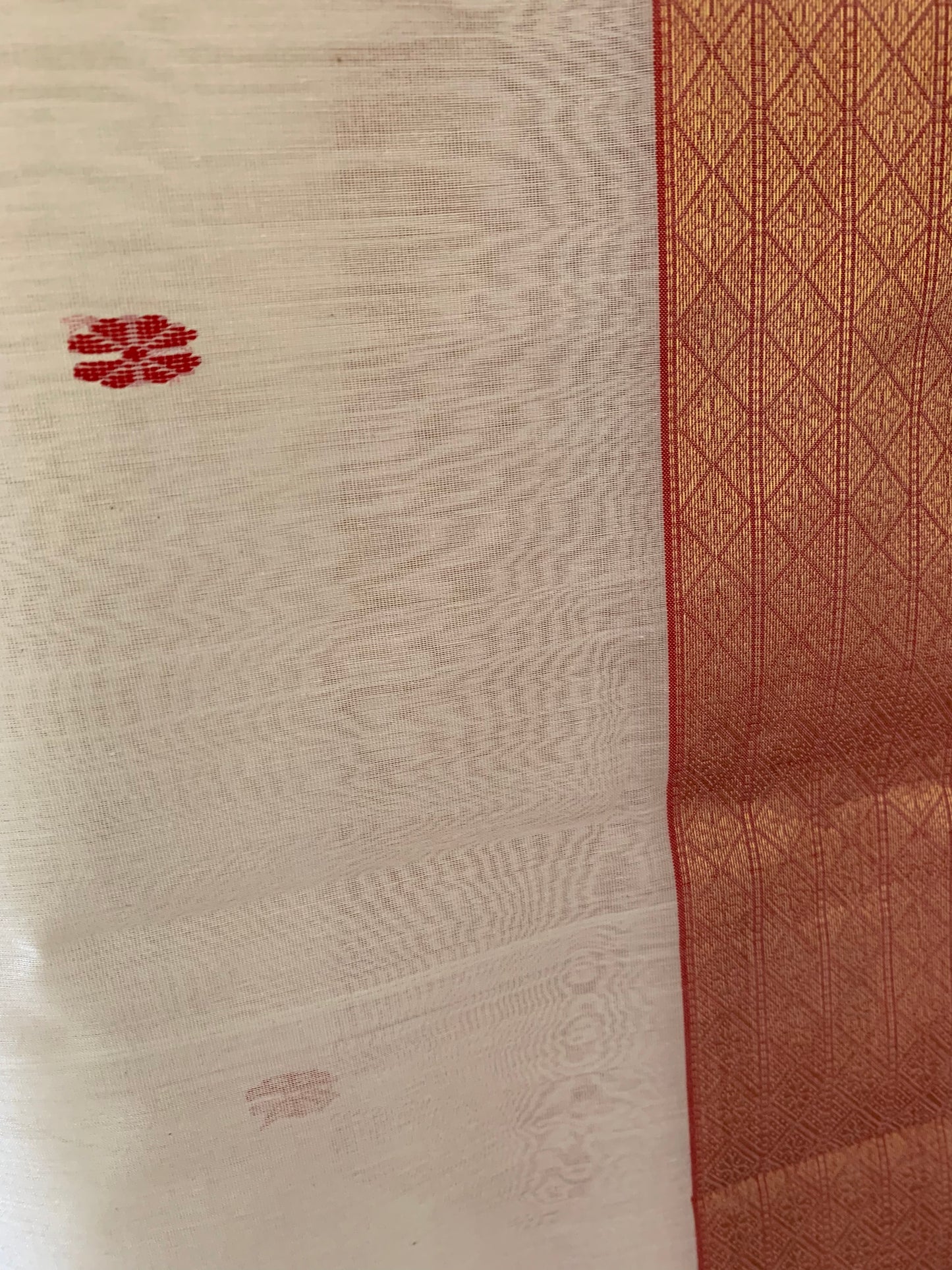 HANDWOVEN Off-White Maheswari silk with Red Border