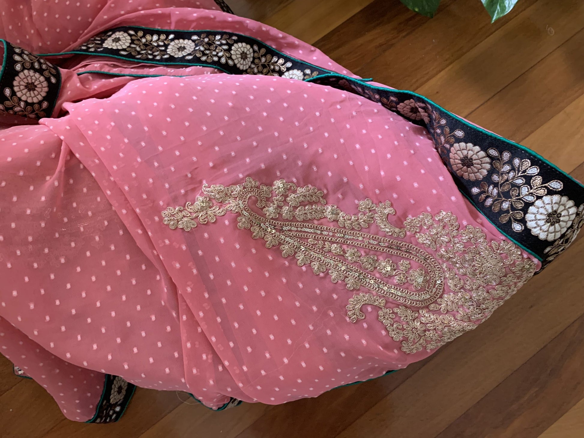 Netted  peach saree