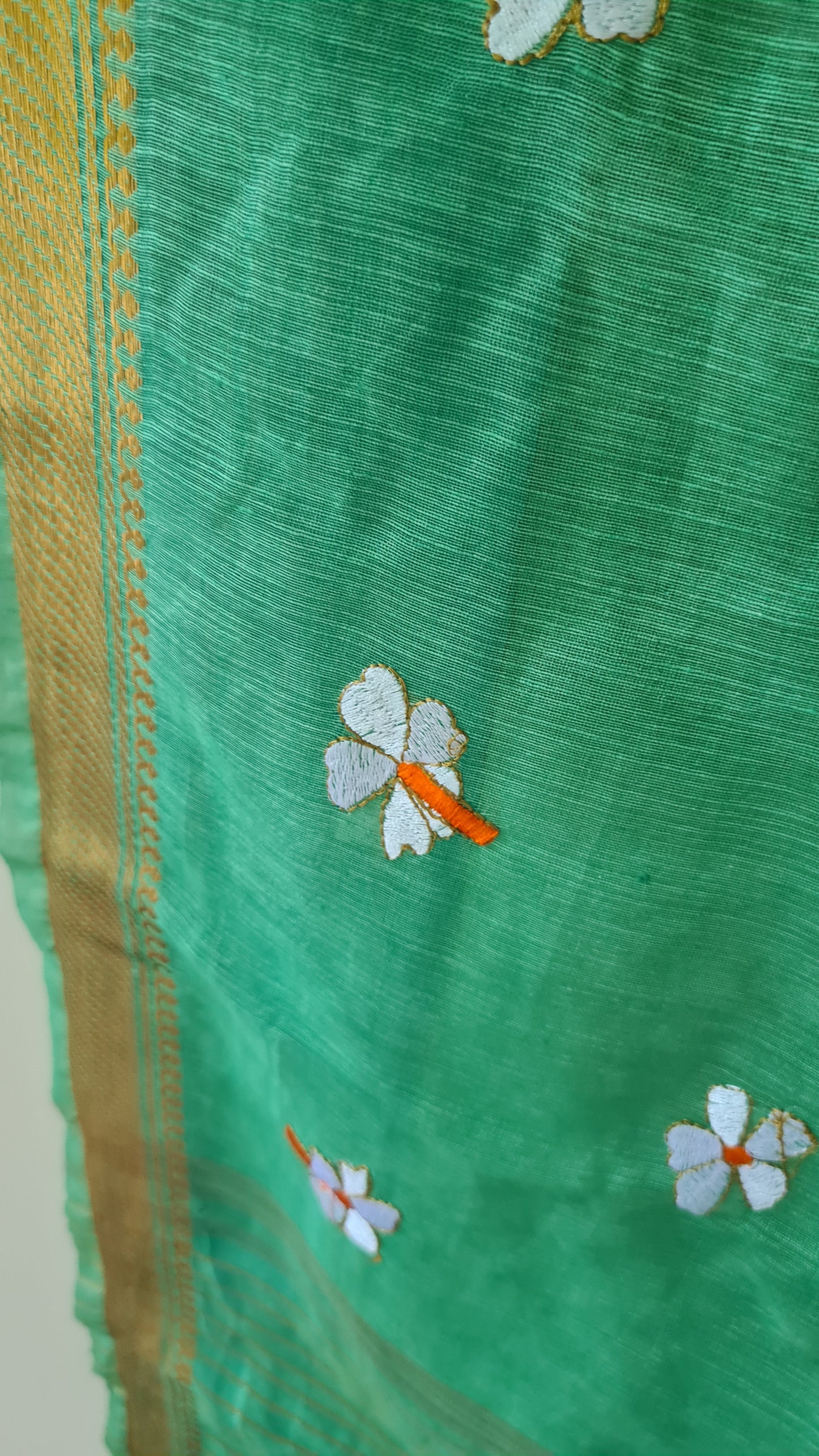 HANDWOVEN Parijat in Green Silk Linen