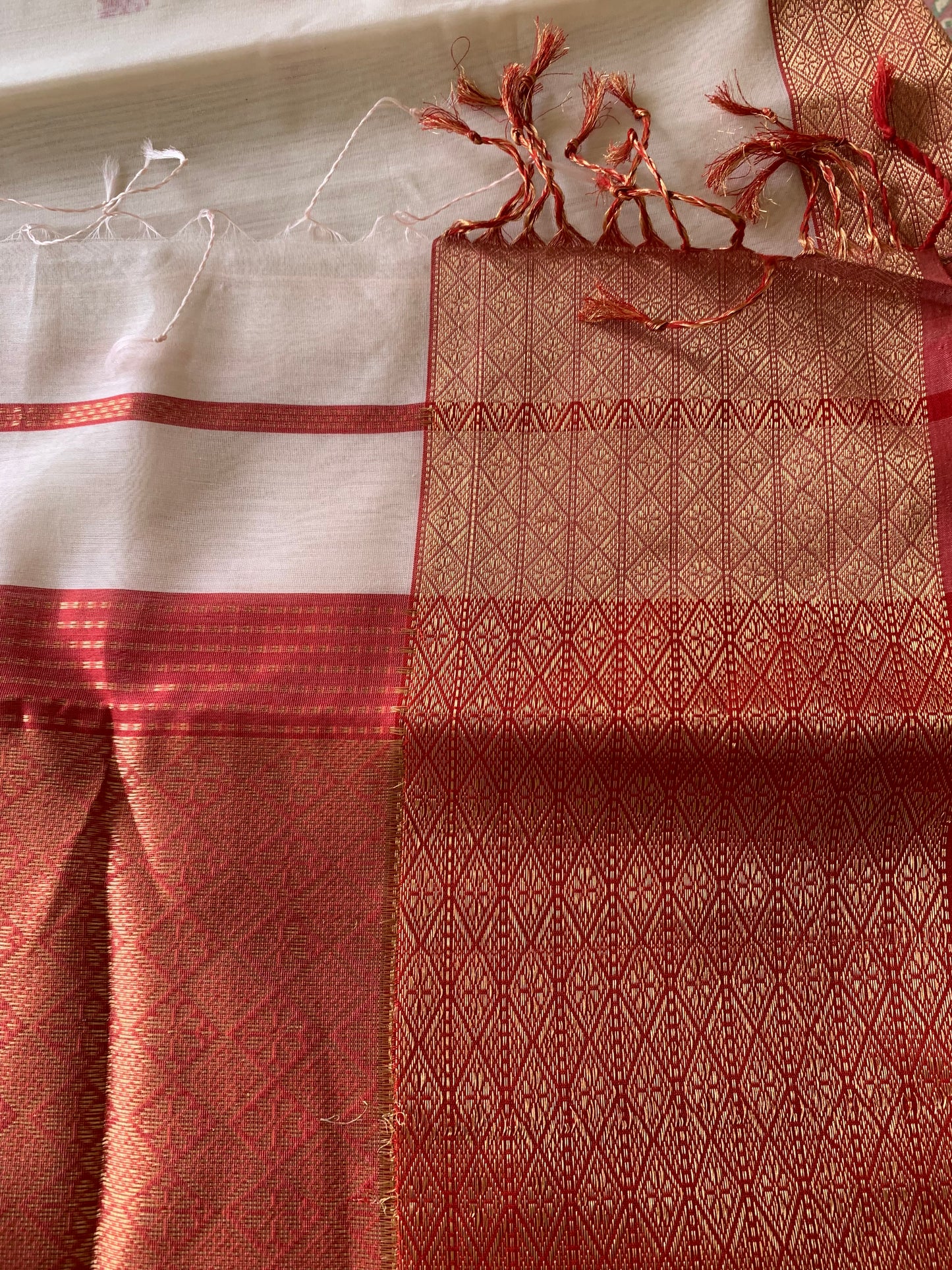 HANDWOVEN Off-White Maheswari silk with Red Border