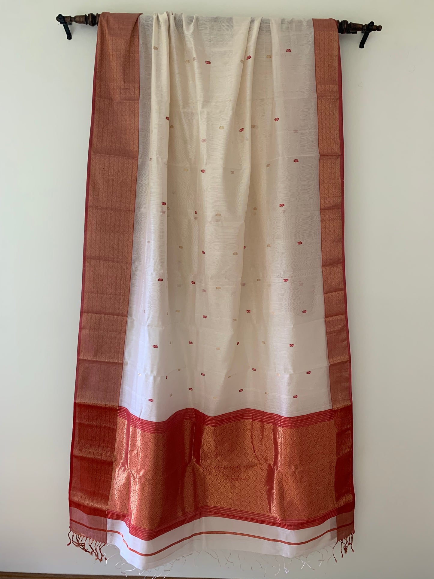 HANDWOVEN Off-White Maheswari silk with Red Border